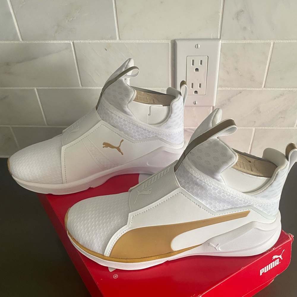 Size 6 Women, puma sneakers